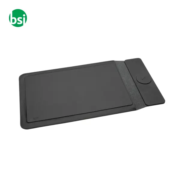 Swiss Peak 15W magnetic charging laptop sleeve -  1