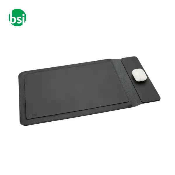 Swiss Peak 15W magnetic charging laptop sleeve -  5