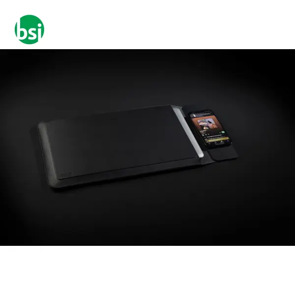 Swiss Peak 15W magnetic charging laptop sleeve -  10